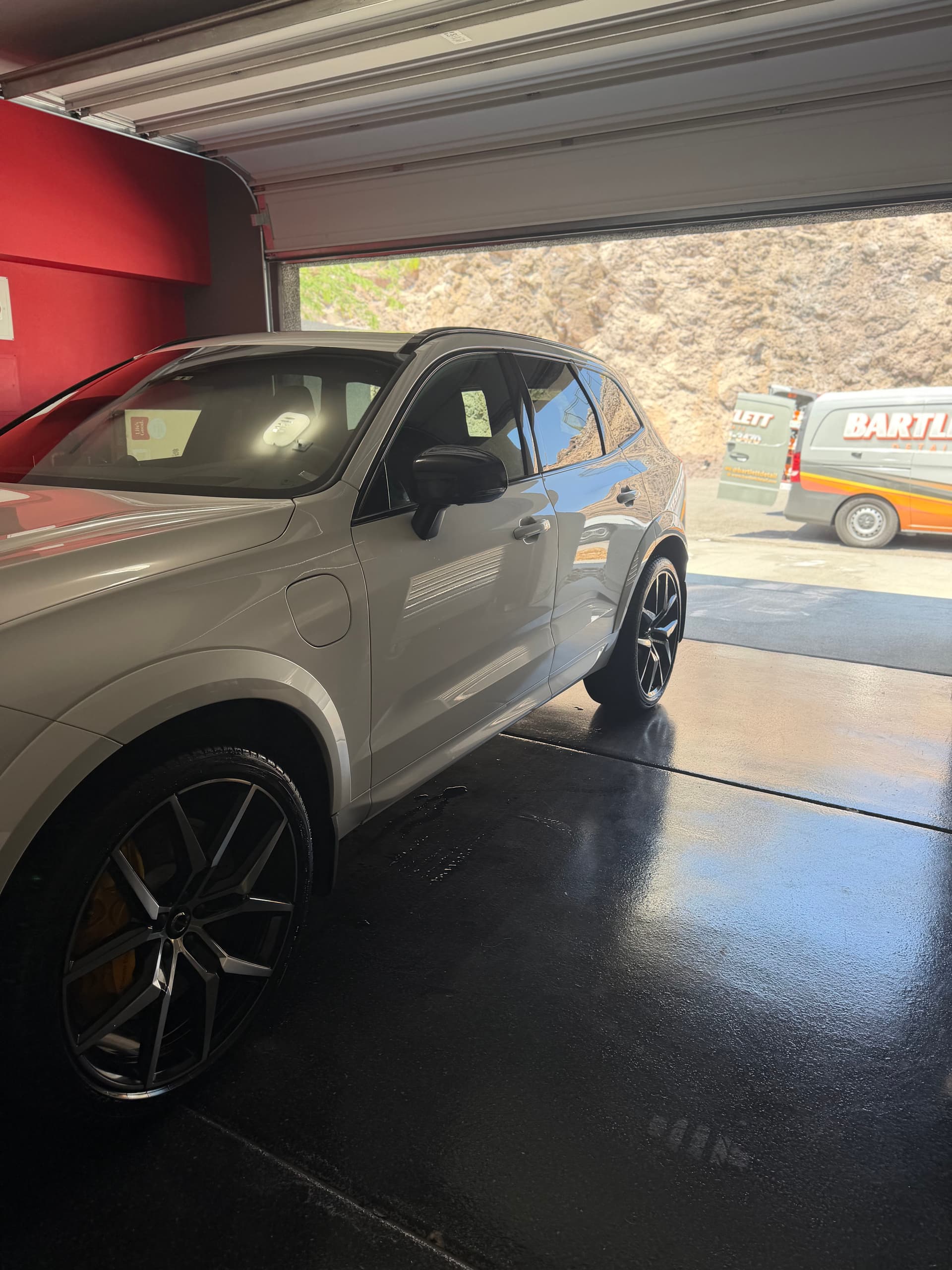 Gallery photos for Full Detail on a Volvo XC60 Inside Out and Under the Hood: Image #1