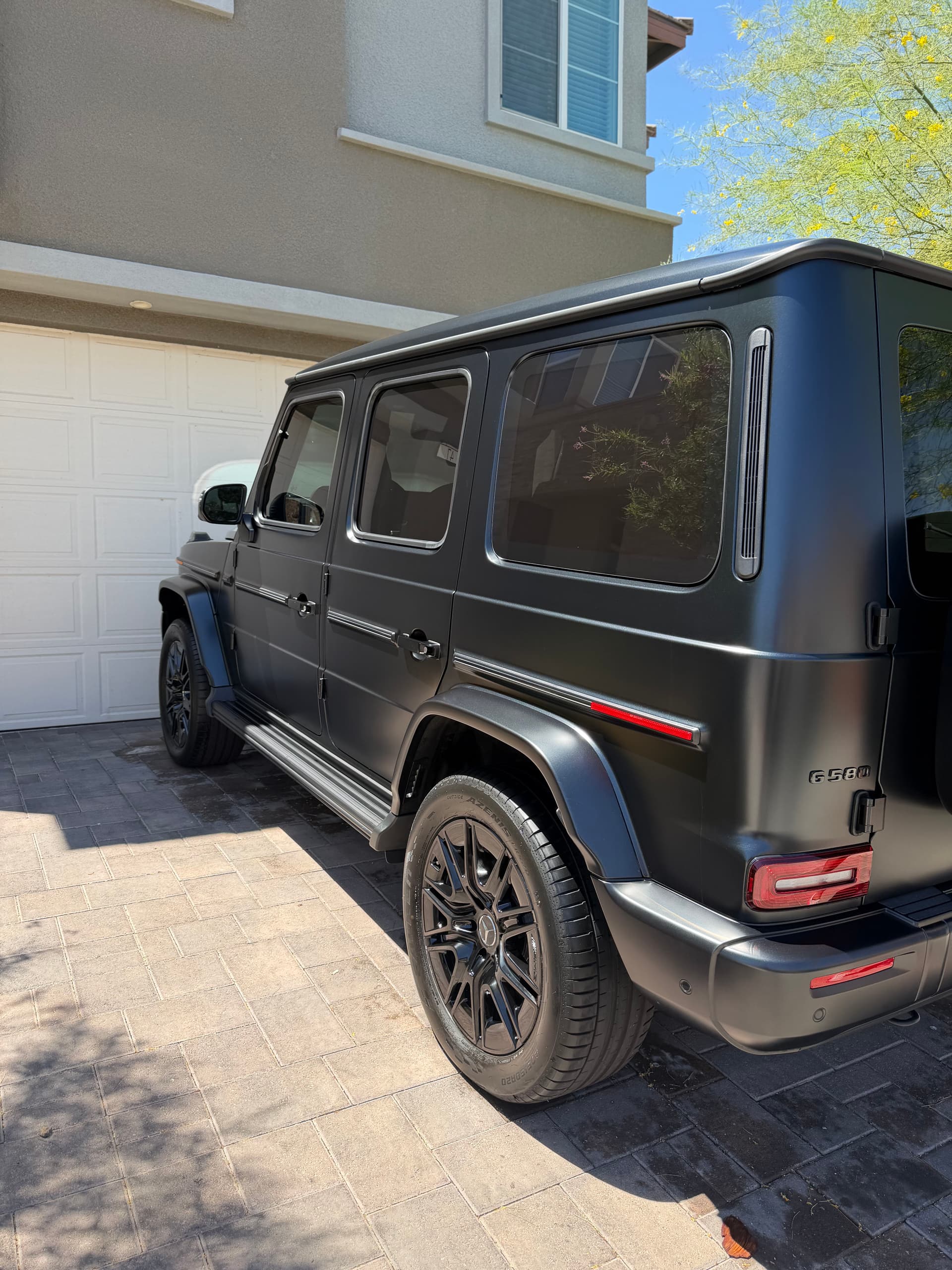 Gallery photos for Full Detail on a Blacked-Out Mercedes G-Wagon: Image #4