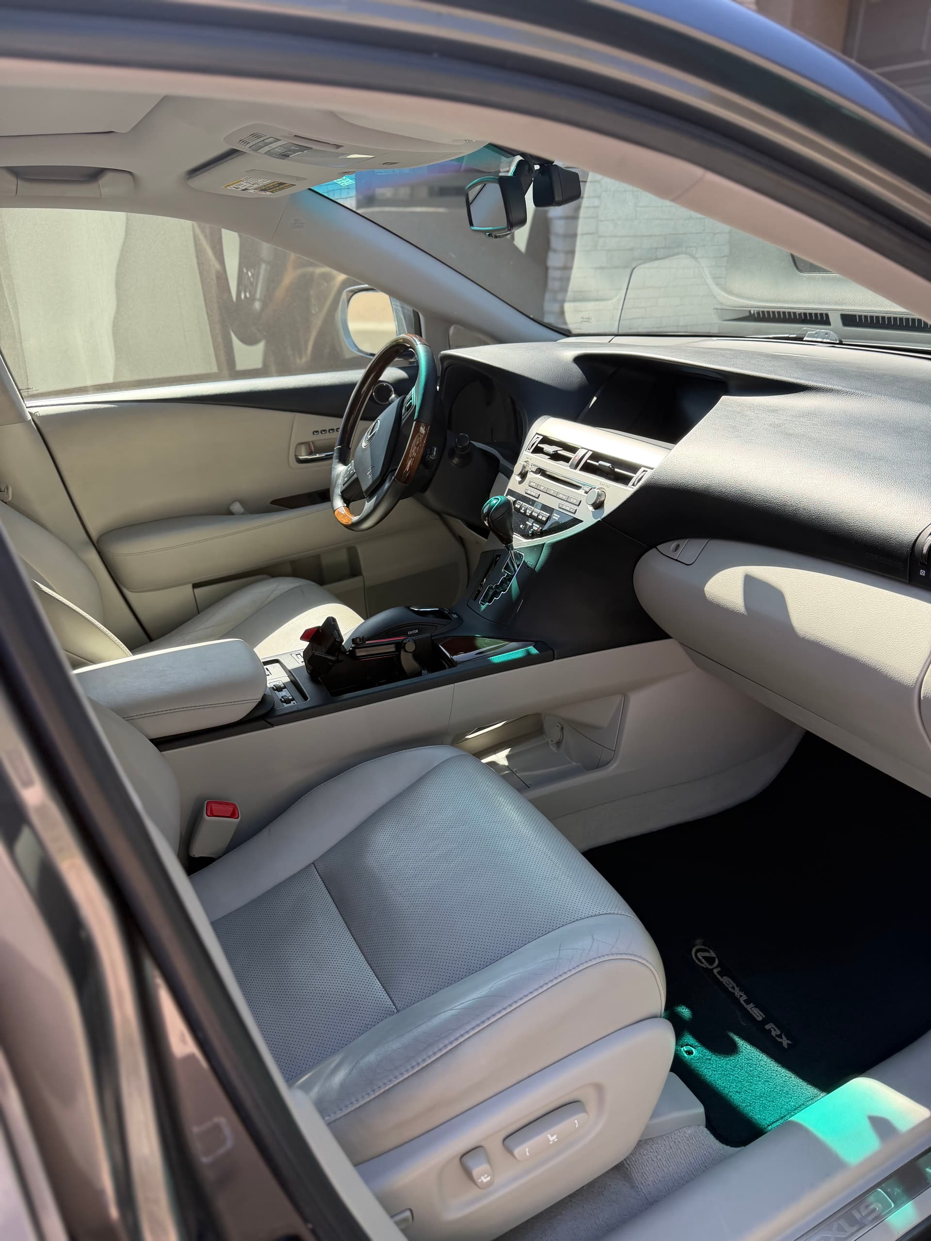 Gallery photos for Full Detail on a Lexus RX 350 After a California to Las Vegas Road Trip: Image #4
