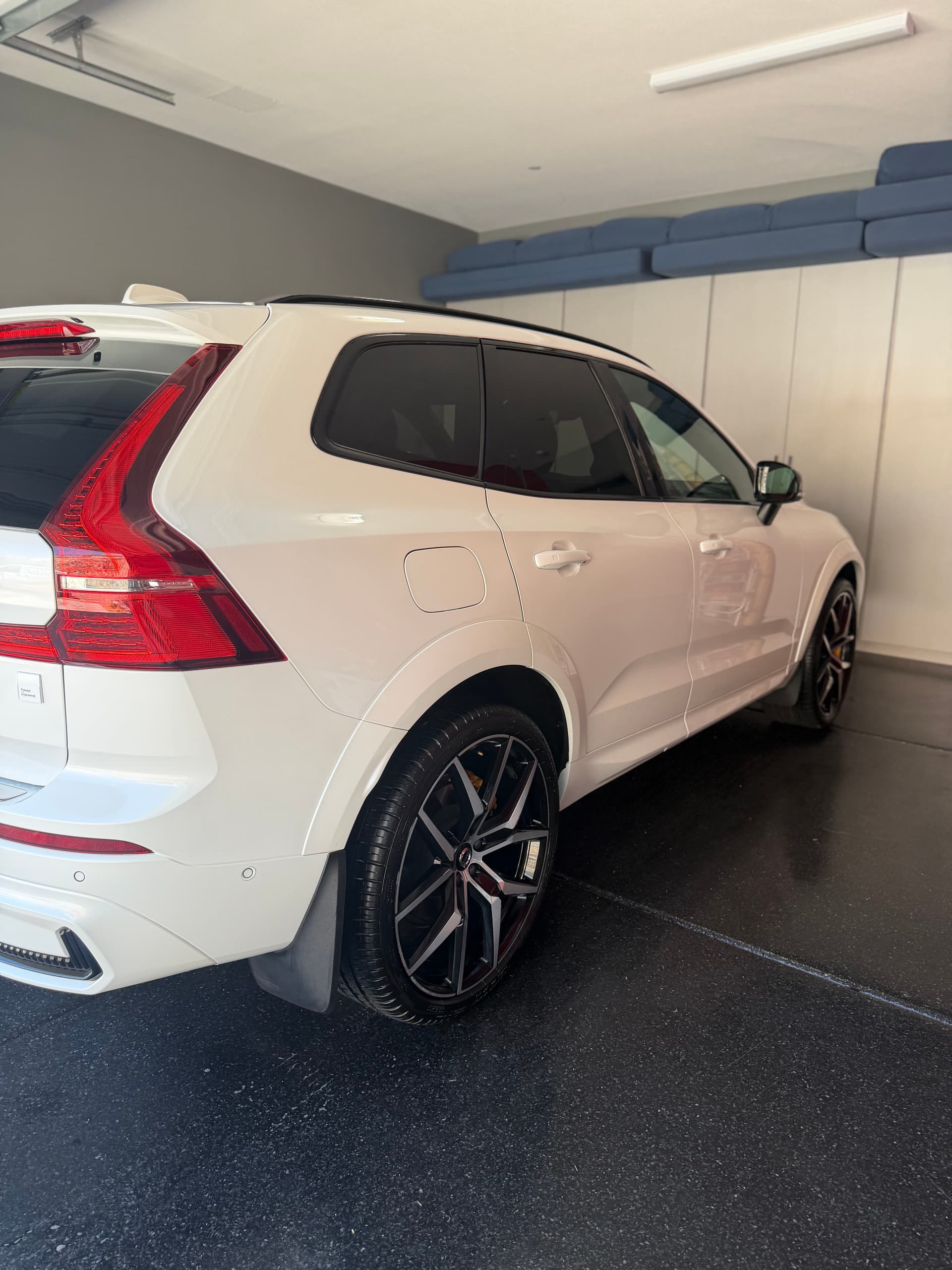 Gallery photos for Full Detail on a Volvo XC60 Inside Out and Under the Hood: Image #3