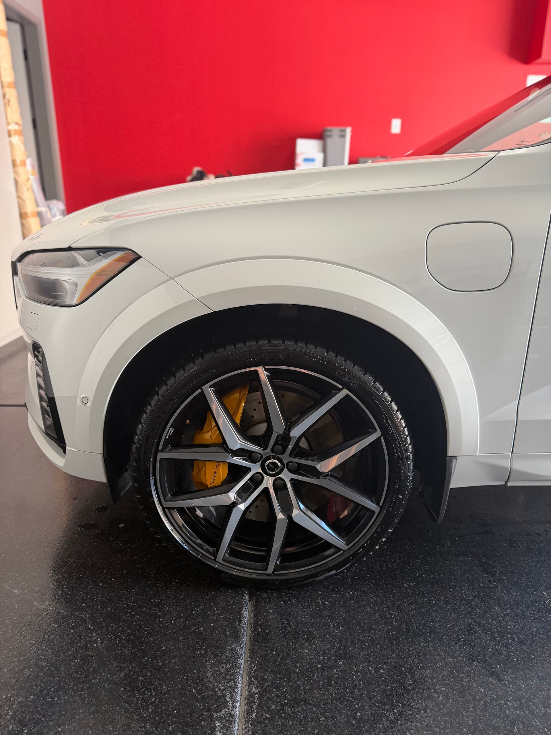 Gallery photos for Full Detail on a Volvo XC60 Inside Out and Under the Hood: Image #2