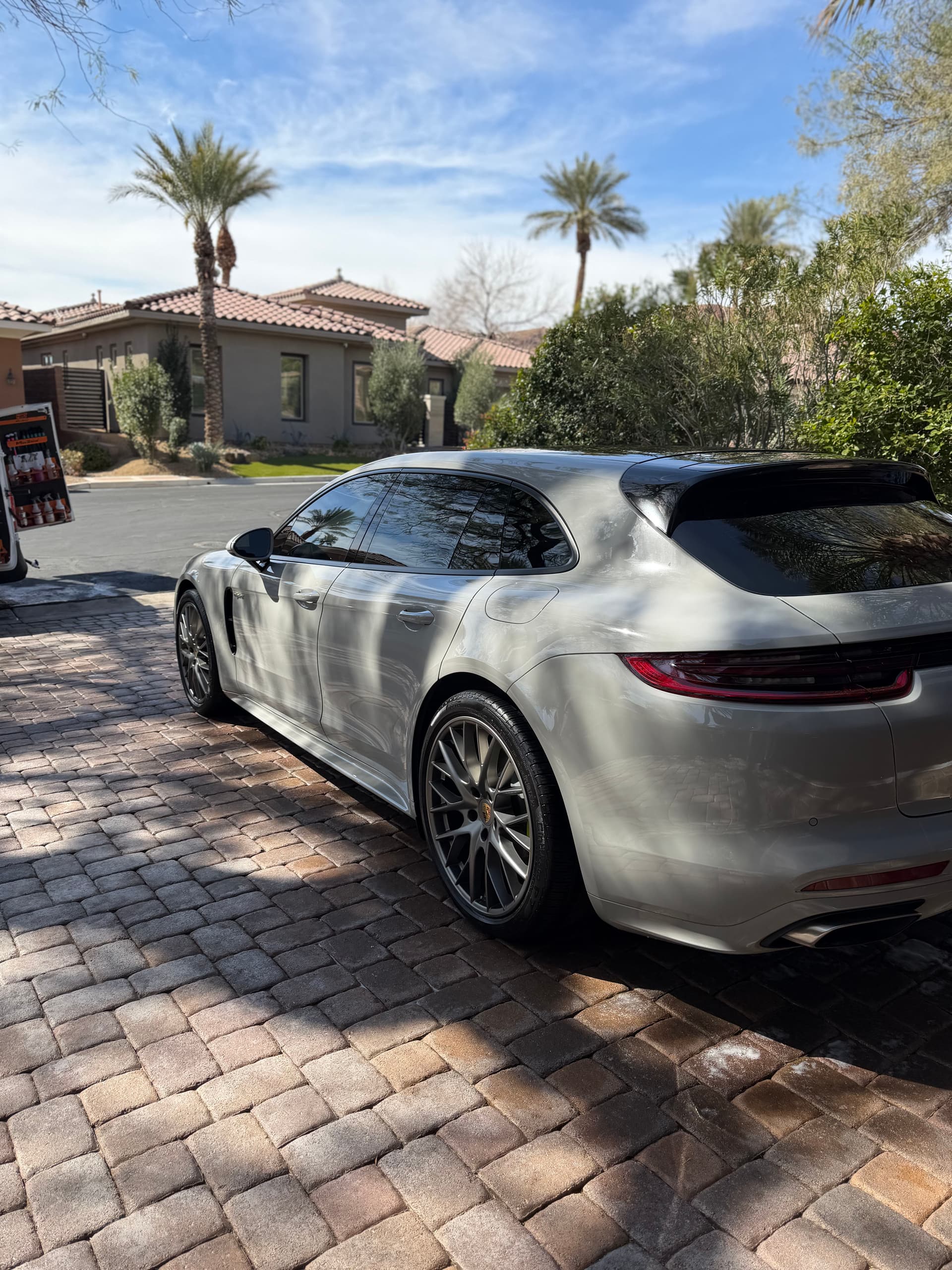 Gallery photos for Porsche Panamera E-Hybrid Gets a Full Exterior Detail: Image #2