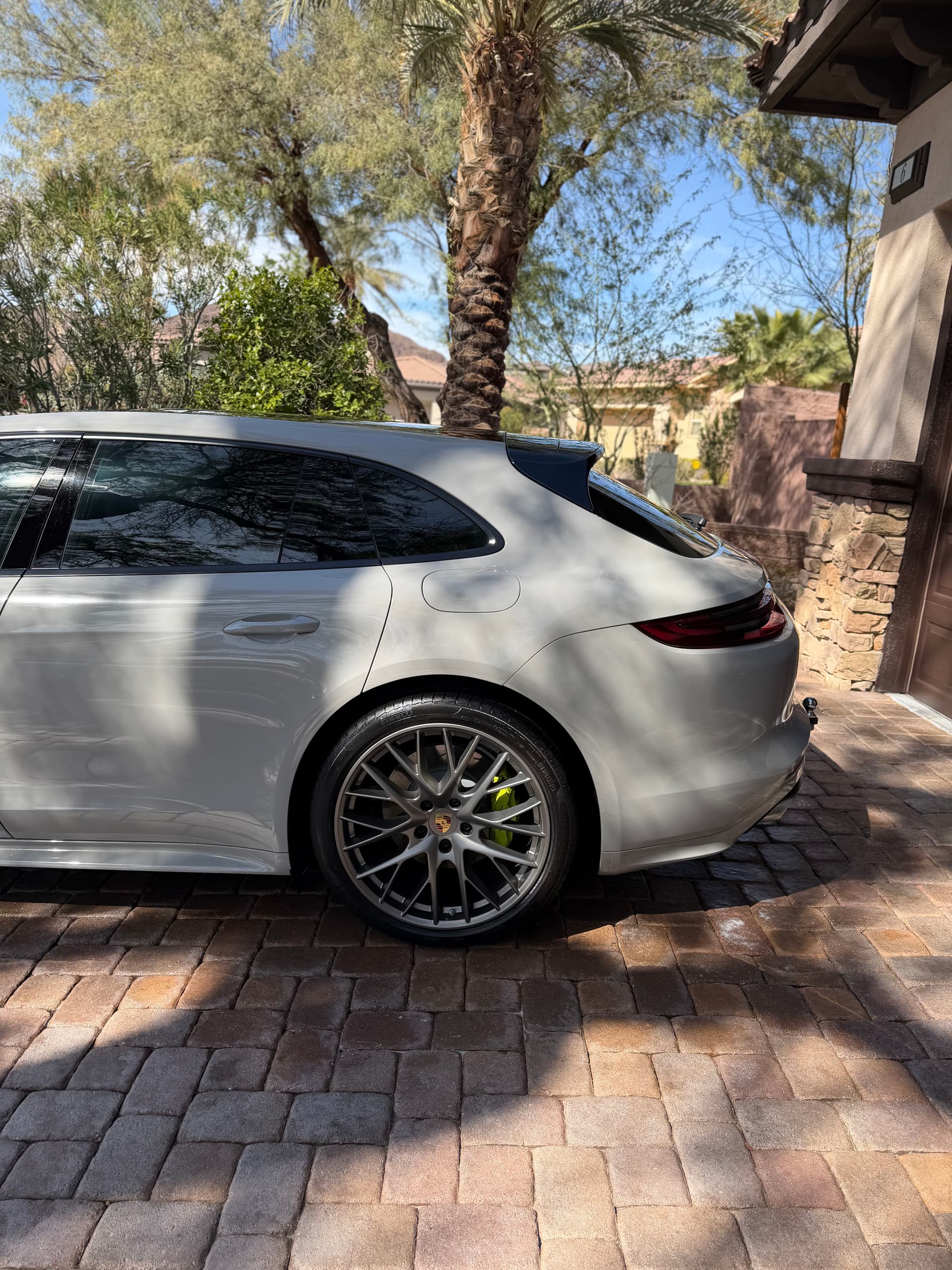 Gallery photos for Porsche Panamera E-Hybrid Gets a Full Exterior Detail: Image #1