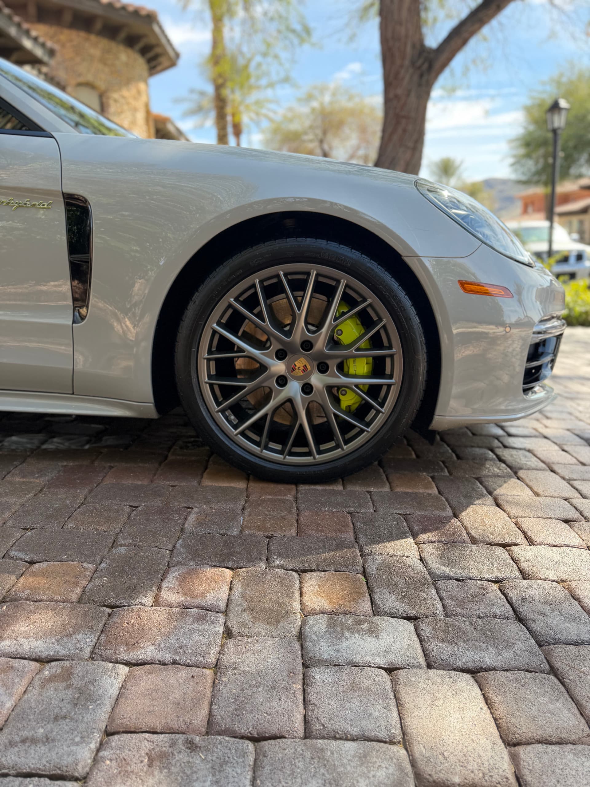 Gallery photos for Porsche Panamera E-Hybrid Gets a Full Exterior Detail: Image #3