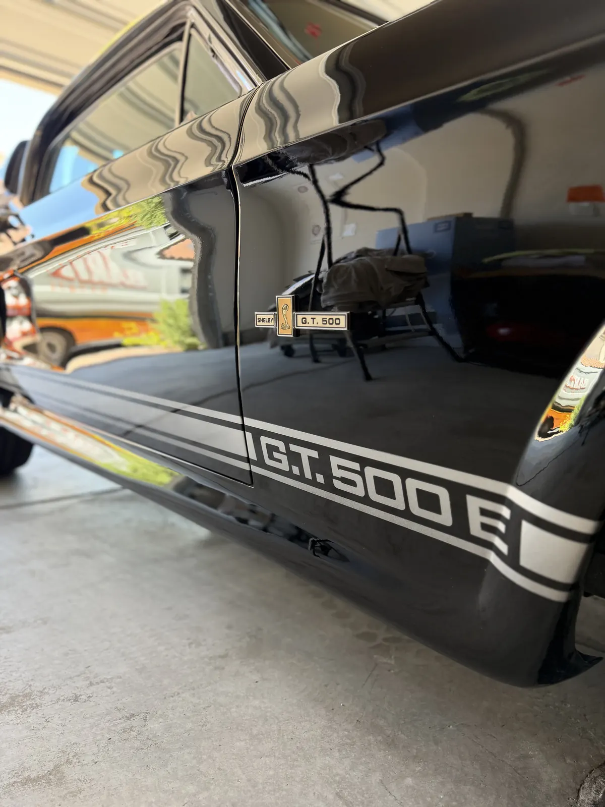 Classic black GT500 with mirror-gloss paint